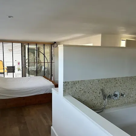 De Luxe Huisboot Villa